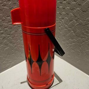 Aladdin Vanguard 1 Quart Plastic Red and Black Thermos with Removable Liner